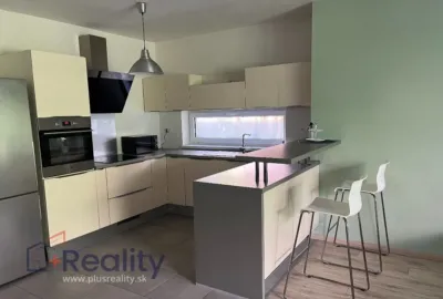 Trojizbový byt so záhradkou v obci Bernolákovo na prenájom!