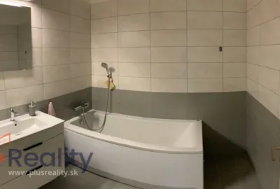 Trojizbový byt so záhradkou v obci Bernolákovo na prenájom!