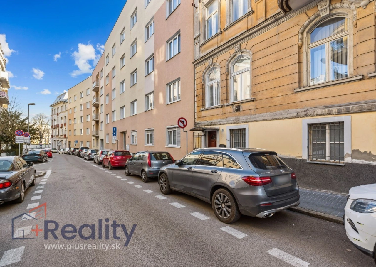 Trojizbový byt v srdci mesta Bratislava na predaj!