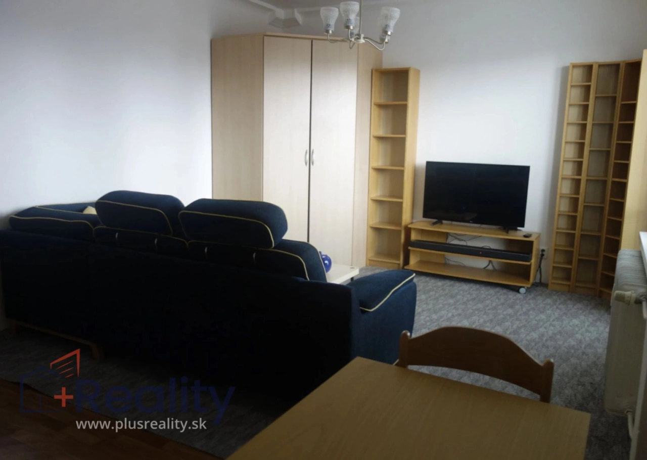 Zariadený 2 izbový byt s balkónom v mestskej časti Bratislava Ružinov na Haburskej ulici  na prenájom!
