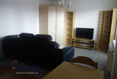 Zariadený 2 izbový byt s balkónom v mestskej časti Bratislava Ružinov na Haburskej ulici  na prenájom!