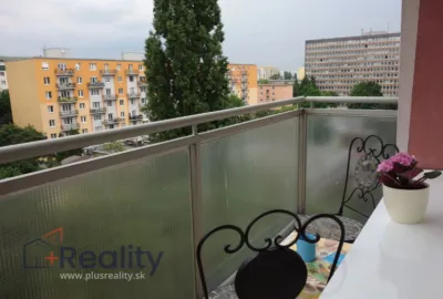 Zariadený 2 izbový byt s balkónom v mestskej časti Bratislava Ružinov na Haburskej ulici  na prenájom!
