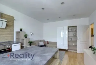 Zariadený 2 izbový byt v mestskej časti Bratislava Nové Mesto na Ovručskej ulici na prenájom!