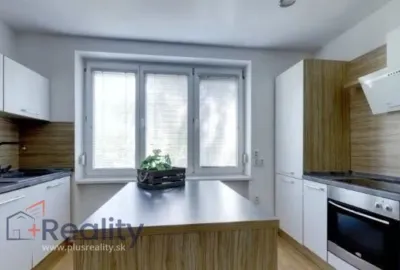 Zariadený 2 izbový byt v mestskej časti Bratislava Nové Mesto na Ovručskej ulici na prenájom!