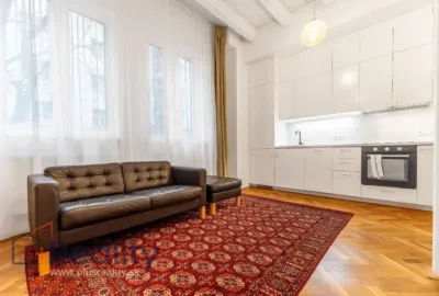Zrekonštruovaný 2 izbový byt v mestskej časti Bratislava Staré Mesto na Jesenského ulici na prenájom!