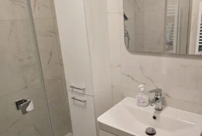 Zrekonštruovaný 3 izbový byt s balkónom v mestskej časti Bratislava Karlova Ves na Silvánskej ulici na prenájom!