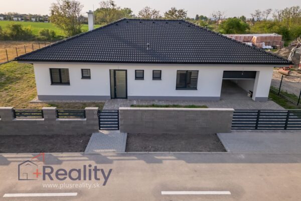 PLUS REALITY I  4 izbový bungalov - novostavba v obci Kvetoslavov na predaj!