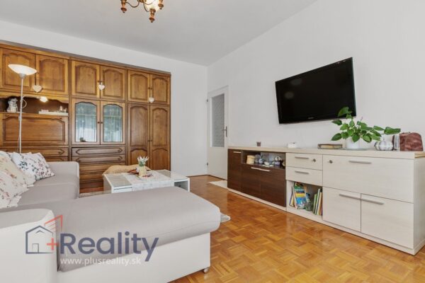 PLUS REALITY I  Krásny 4 izbový byt s balkónom a záhradkou v meste Dunajská Streda na predaj!